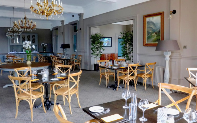 Causeway Hotel