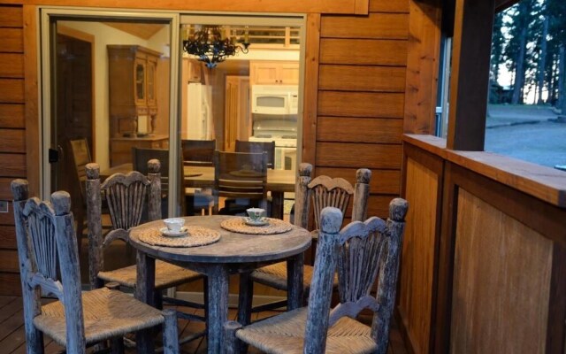 #51 & #52 Hyatt Lake Compound~sleeps 10~lake View