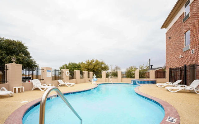 Comfort Suites University Drive