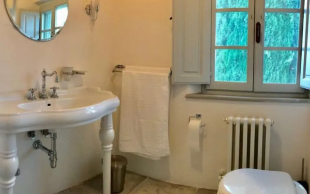 Villa Near Cortona With Pool & Countryside Views