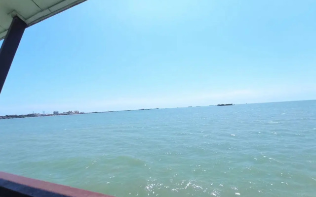 Alpine LXPD Full Seaview Water Chalet