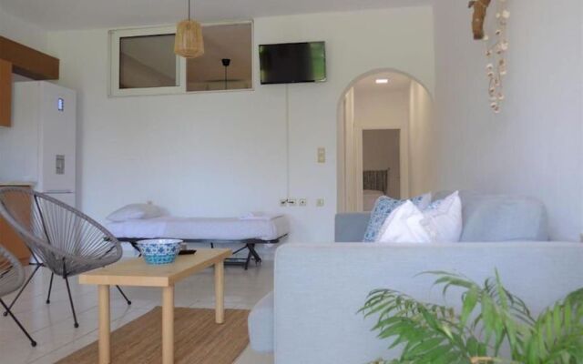 "kalamaki Plaza Apartments ''ostraco''"