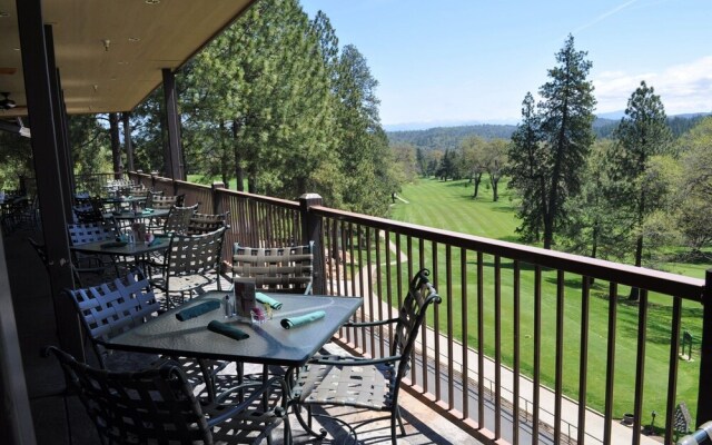 Ridgecrest Rendezvous -  Huge Wrap-Around Deck - Perfect for Sunbathing or BBQ-ing by Yosemite Region Resorts