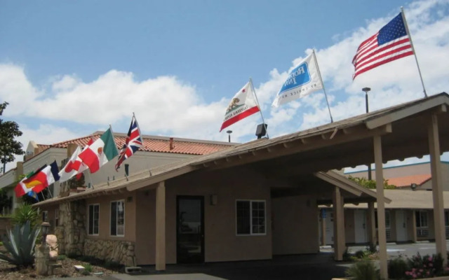 Solaire Inn & Suites