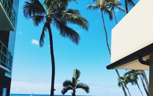 Diamond Head Beach Hotel
