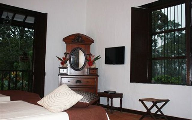 Hacienda El Roble Hotel