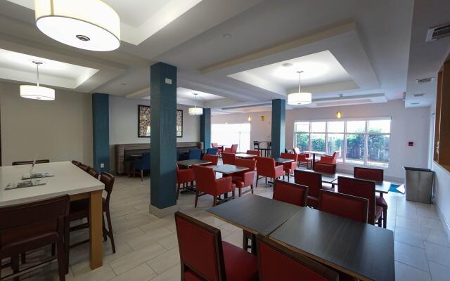 Holiday Inn Express and Suites Savannah - Midtown by IHG