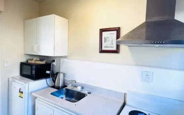 Merivale Court Large Studio-Unit 3
