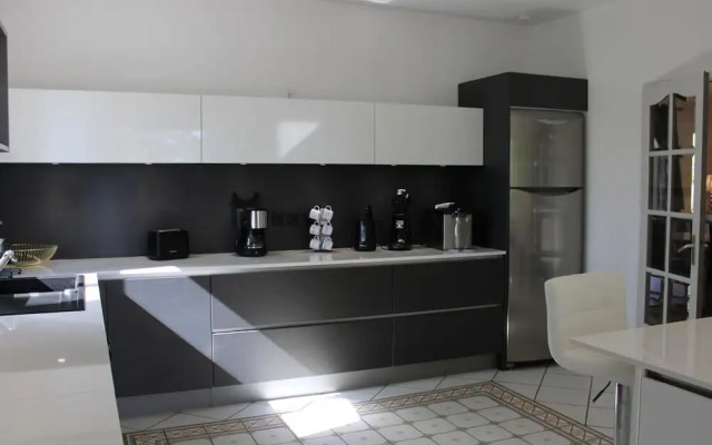 Luxe Villa With Pool in Lorgues