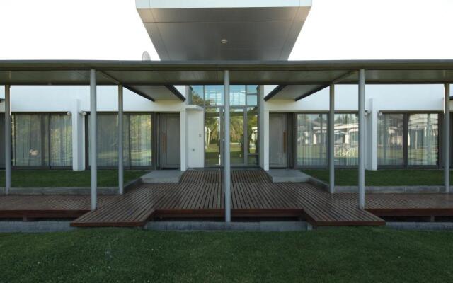 Camberland Resort & Suites Pilar