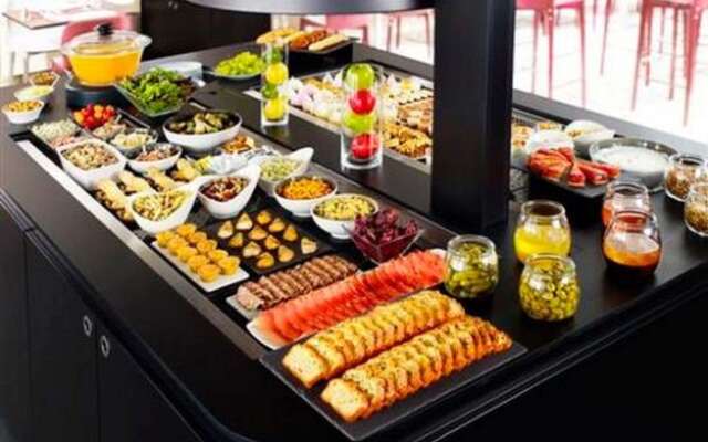 Kyriad Niort Est - La Crèche