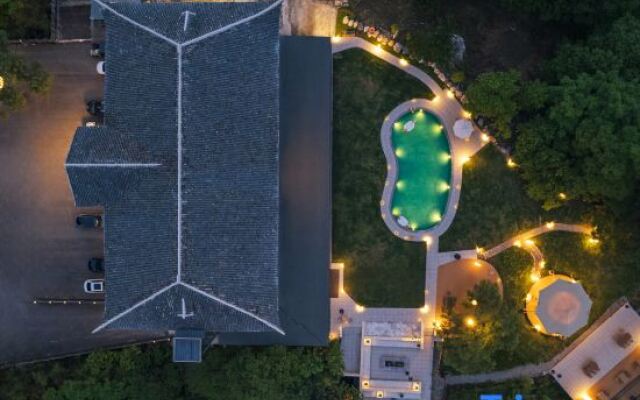 Yunfu Banshan Holiday Homestay