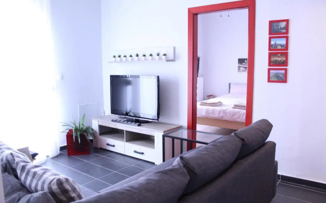 Unique Skyview Apartment-Downtown