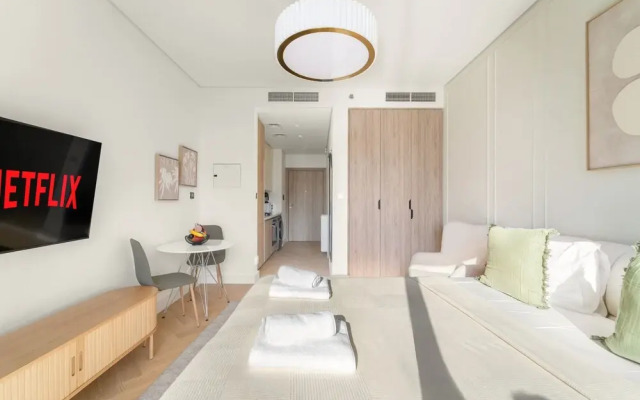 Peninsula One - 1312 Studio