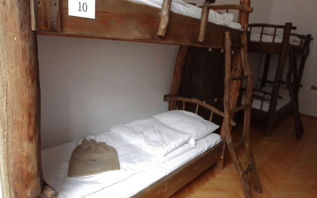 Средневековый Хостел GHOSTel 