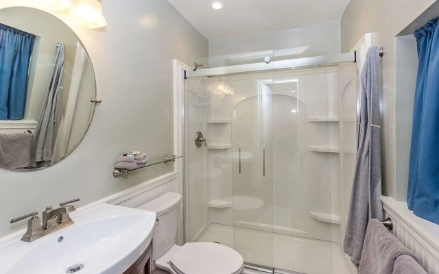 Fischer 3 Bedroom Farmhouse by RedAwning