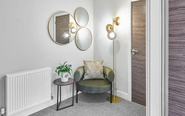 Host Stay Chic Townhouse by the Docks