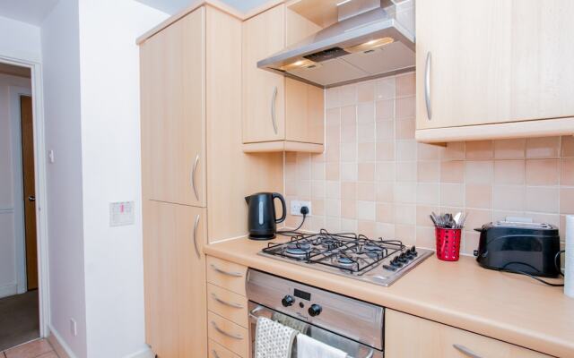 1 Bedroom Flat with Balcony Accommodates 4