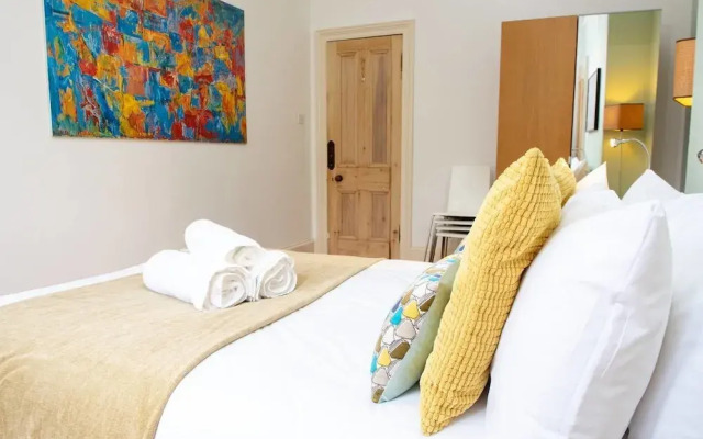 Charming 2-bedroom apt in the Heart of West End