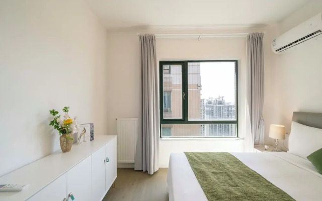 Tyms Elegant 4BR 2BA Apt in Xujiahui