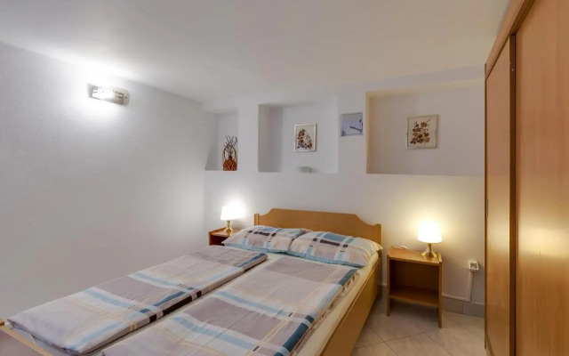 Apartment Dado