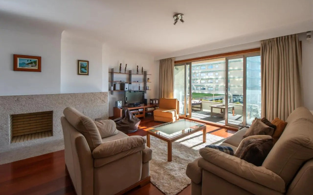 Apartament em condominio com Piscina