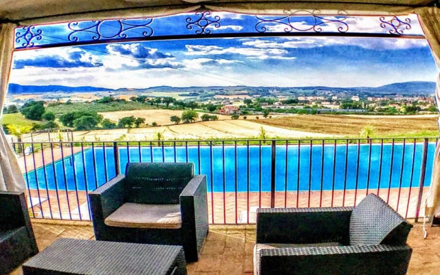 Spoleto By The Pool Whole Villa - Sleeps 24