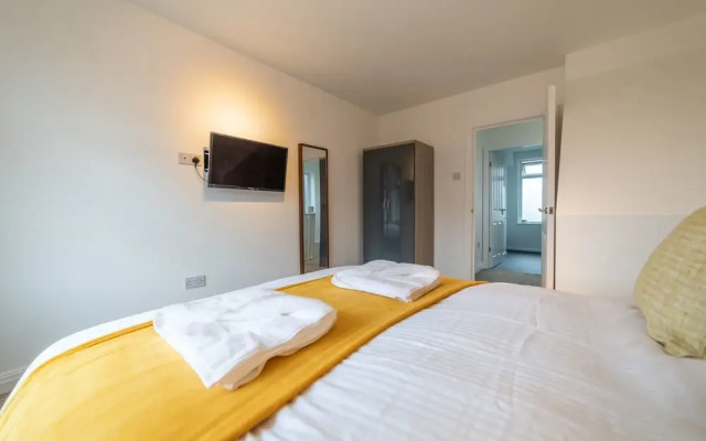 The Elk Suite Sasco Apartments