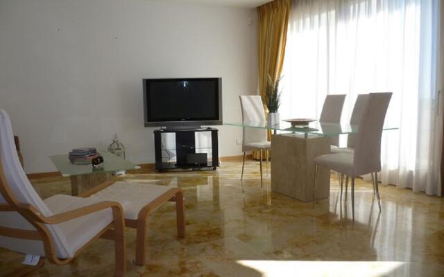 21387 - Fine Duplex Apartment – Near Beach