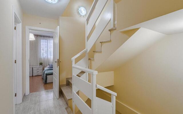 RED Large family apartment, three floors, 10 guests