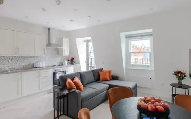 The Foley Residence IV - Fitzrovia - by Frankie