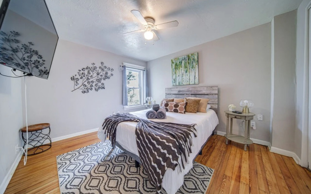 Pet-friendly Cleveland Townhome, 2 Mi to Downtown!