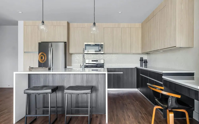 Upstay! New Renos Spacious Apartment Near Soco