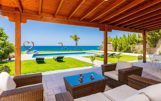 Villa Beach Heaven in Pomos