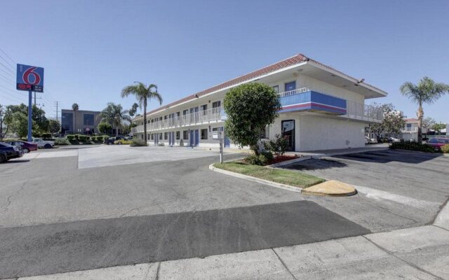 Motel 6 Corona, CA
