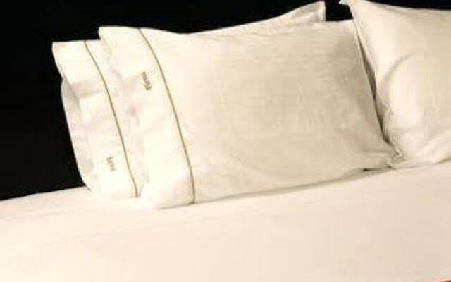 Hollywood Dream Suites Hotel