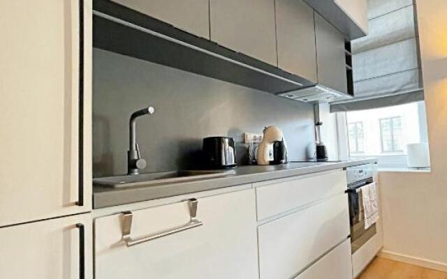Comfortable 1 BD Old Town Apartment by Hostlovers