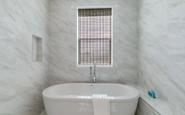 4BR Modern Townhouse near French Quarter
