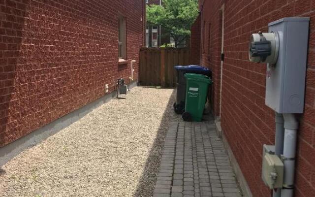 Beautiful 1 bedroom lower level apartment