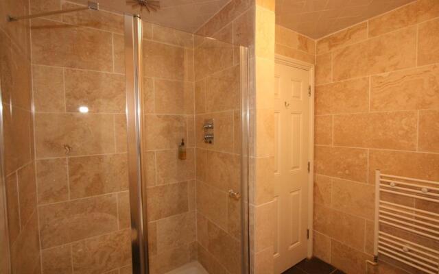 Central Studios Gloucester Road by Rooms Booked - Free Parking