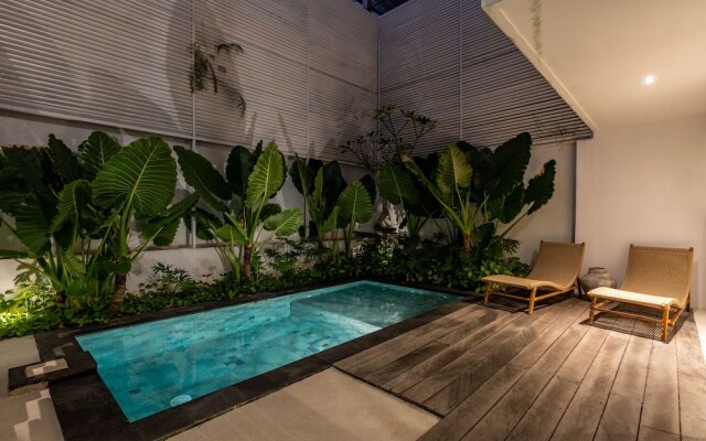 4BR Luxe Pool Villa Canggu near Finns