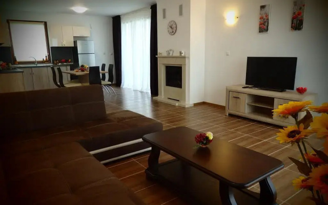 Villas in Complex Trakiyskiy Bryag