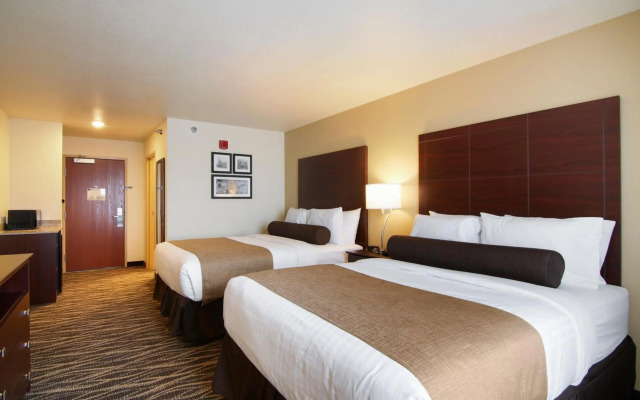 Cobblestone Inn & Suites at UW Stout Downtown Menomonie