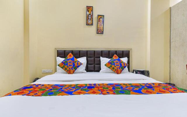 Fabhotel The Castle Homestay Inn