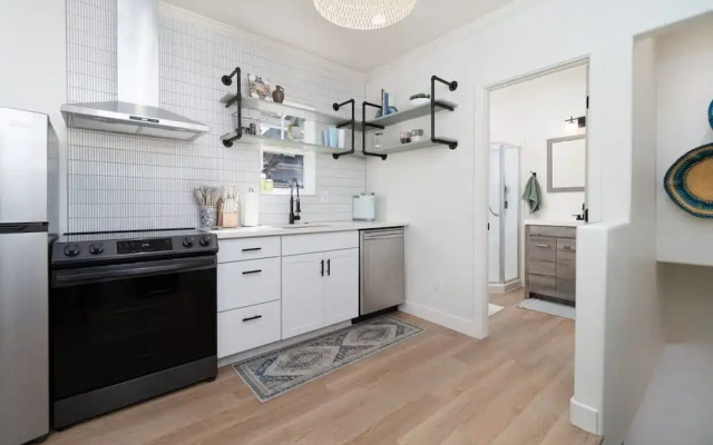 Modern 1-br Apartment Close to Downtown Vibes