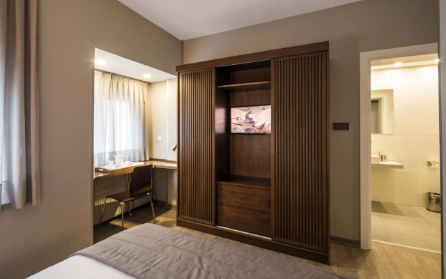 Standing Hotel Suites