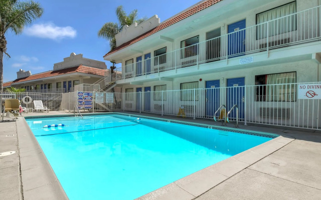 Motel 6 Carlsbad, CA - East