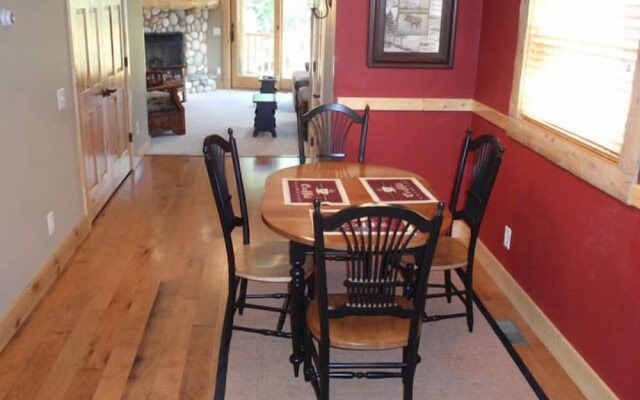 Cabins on Maple River