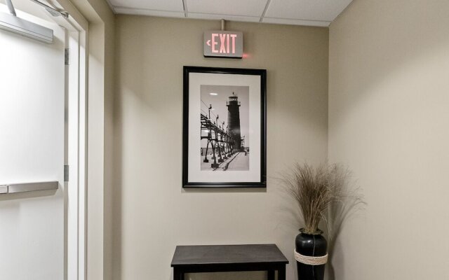 Luxurious 2BDR Loft-Condo Grand Haven 12