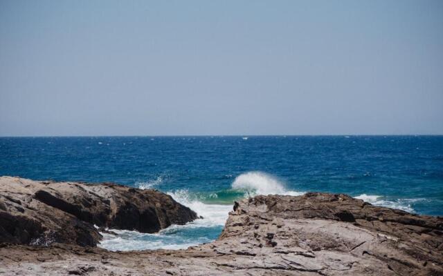 Beachfront studio apartment with incredible views